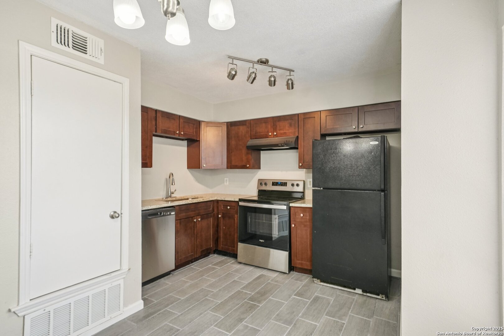 10609 STARCREST DR Unit: 10611