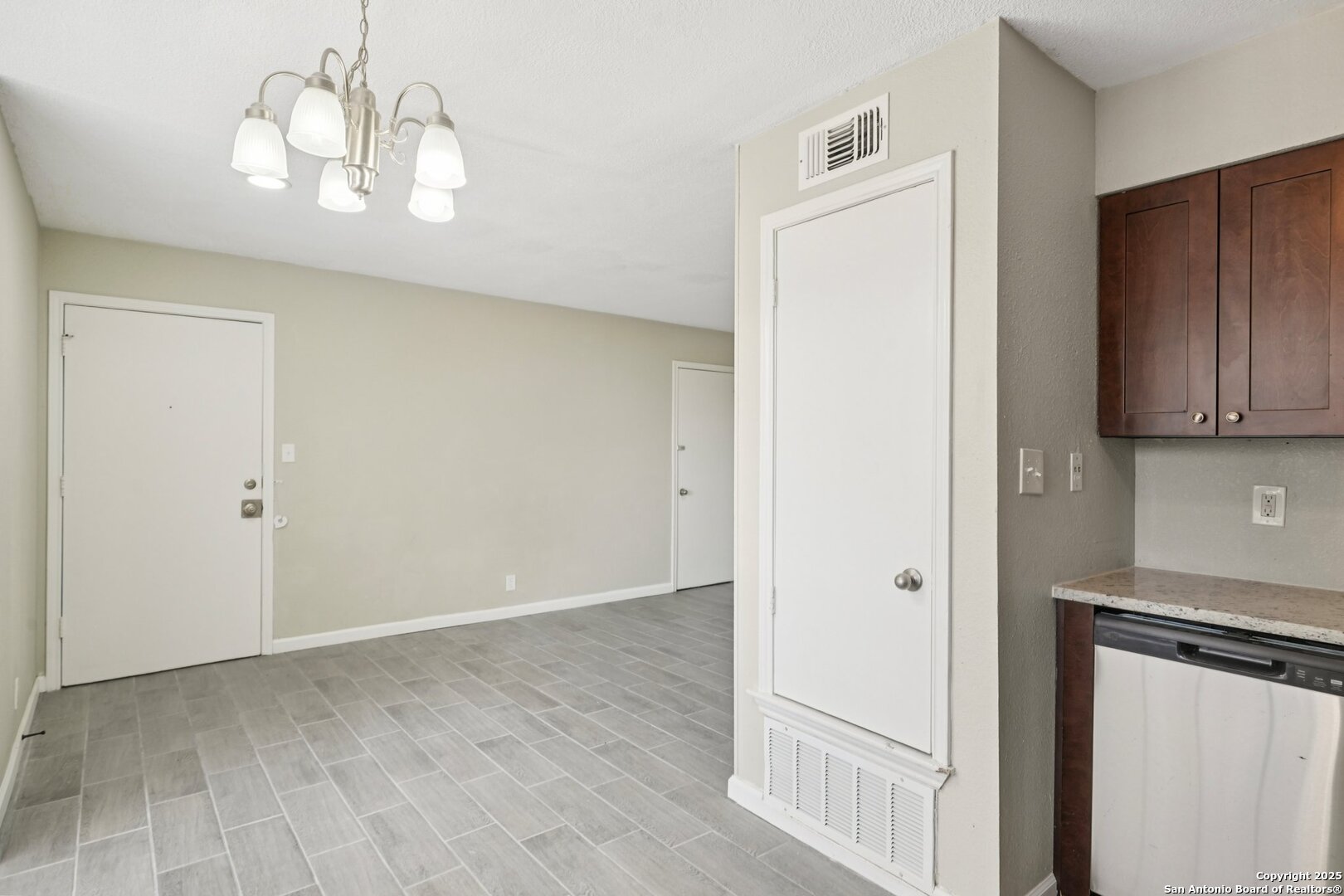 10609 STARCREST DR Unit: 10611