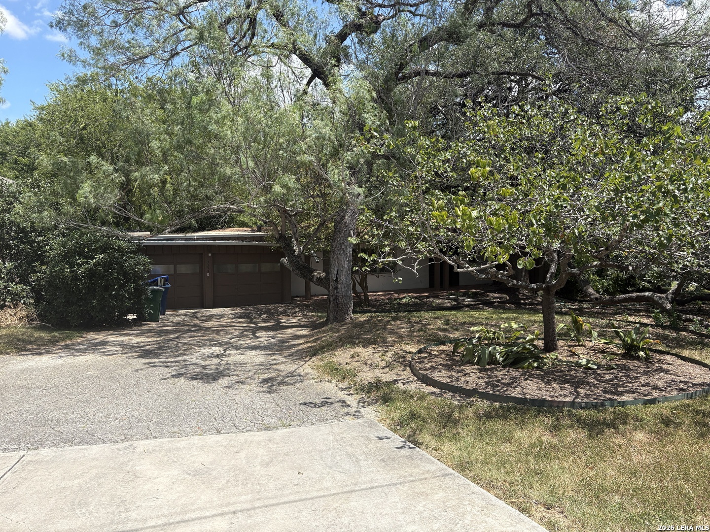 7222 ROBIN REST DR