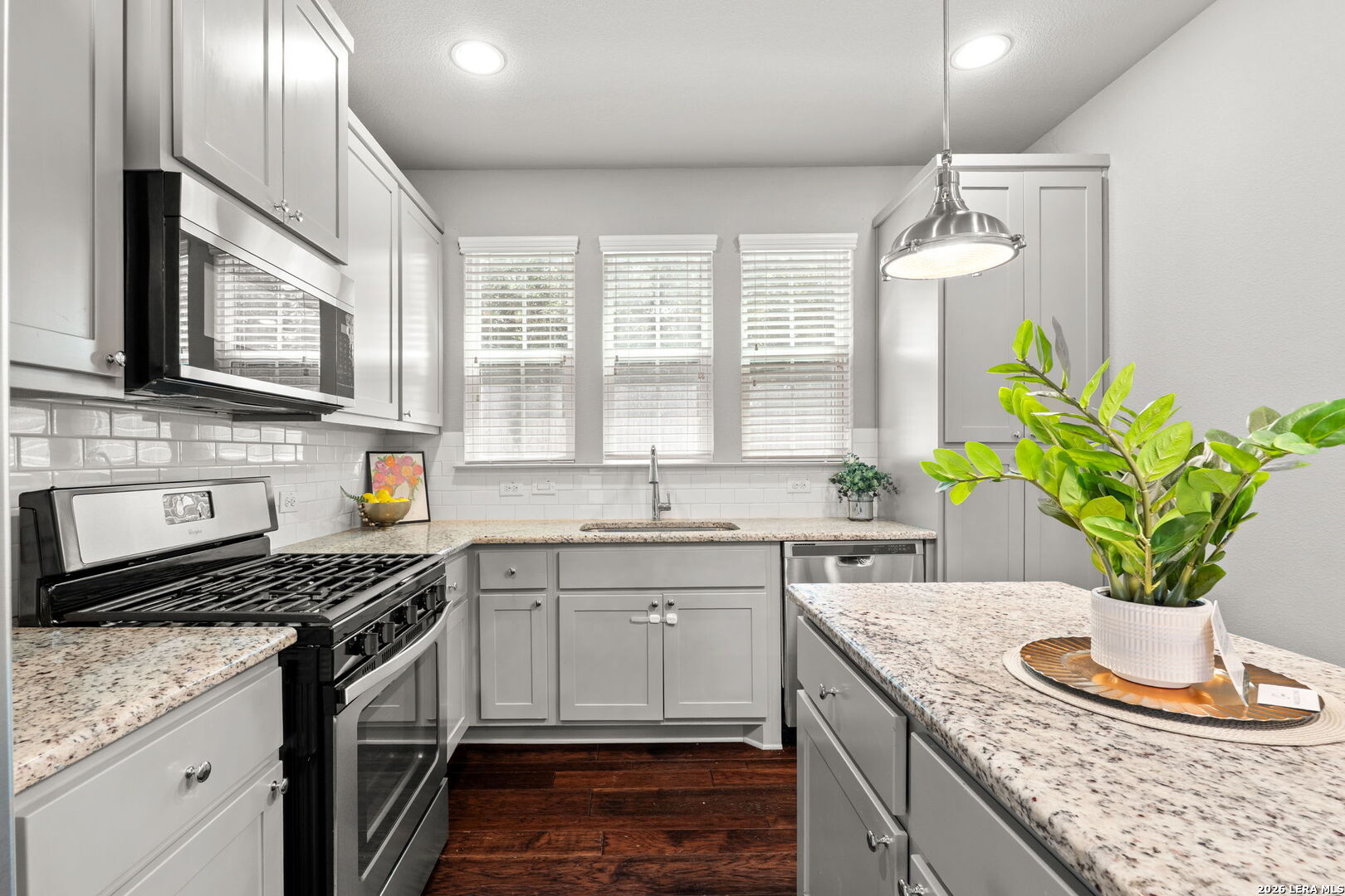 252 CLAREMONT AVE Unit: 102