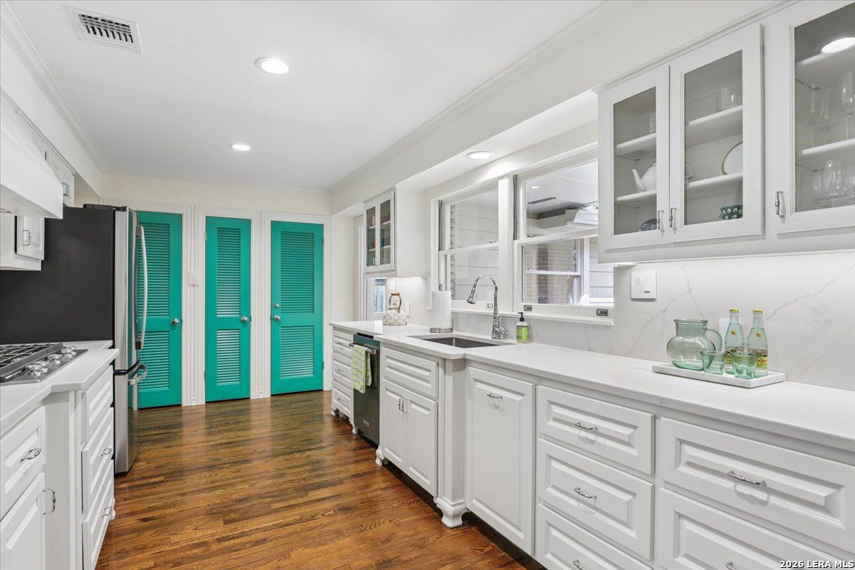 155 Hillview Dr