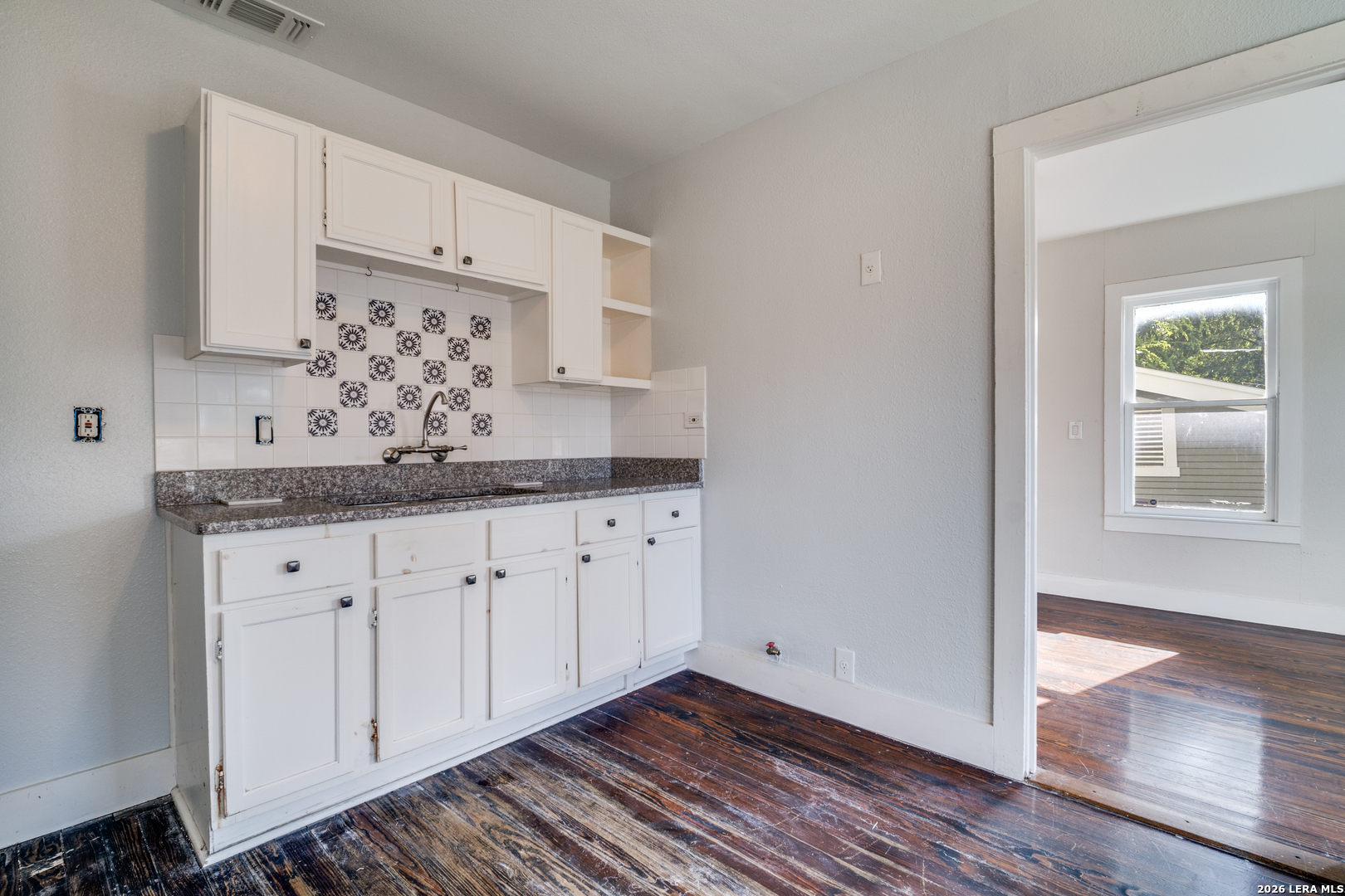 423 Queen Anne Ct