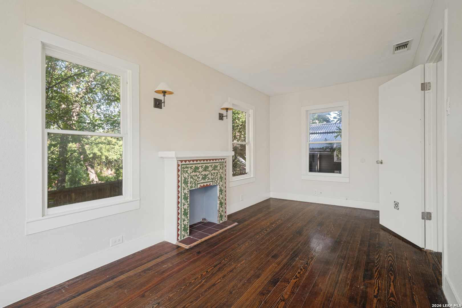 423 Queen Anne Ct