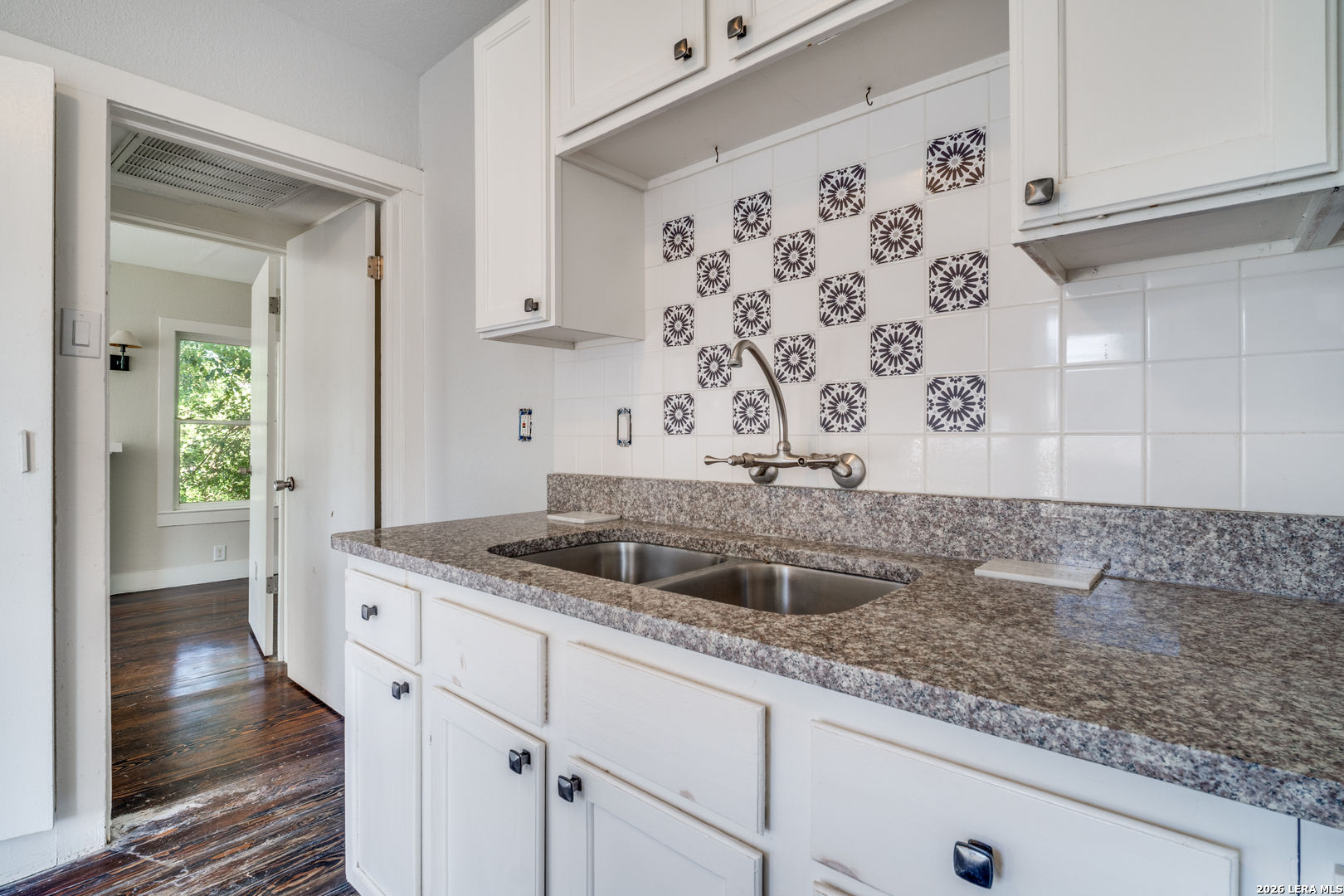 423 Queen Anne Ct