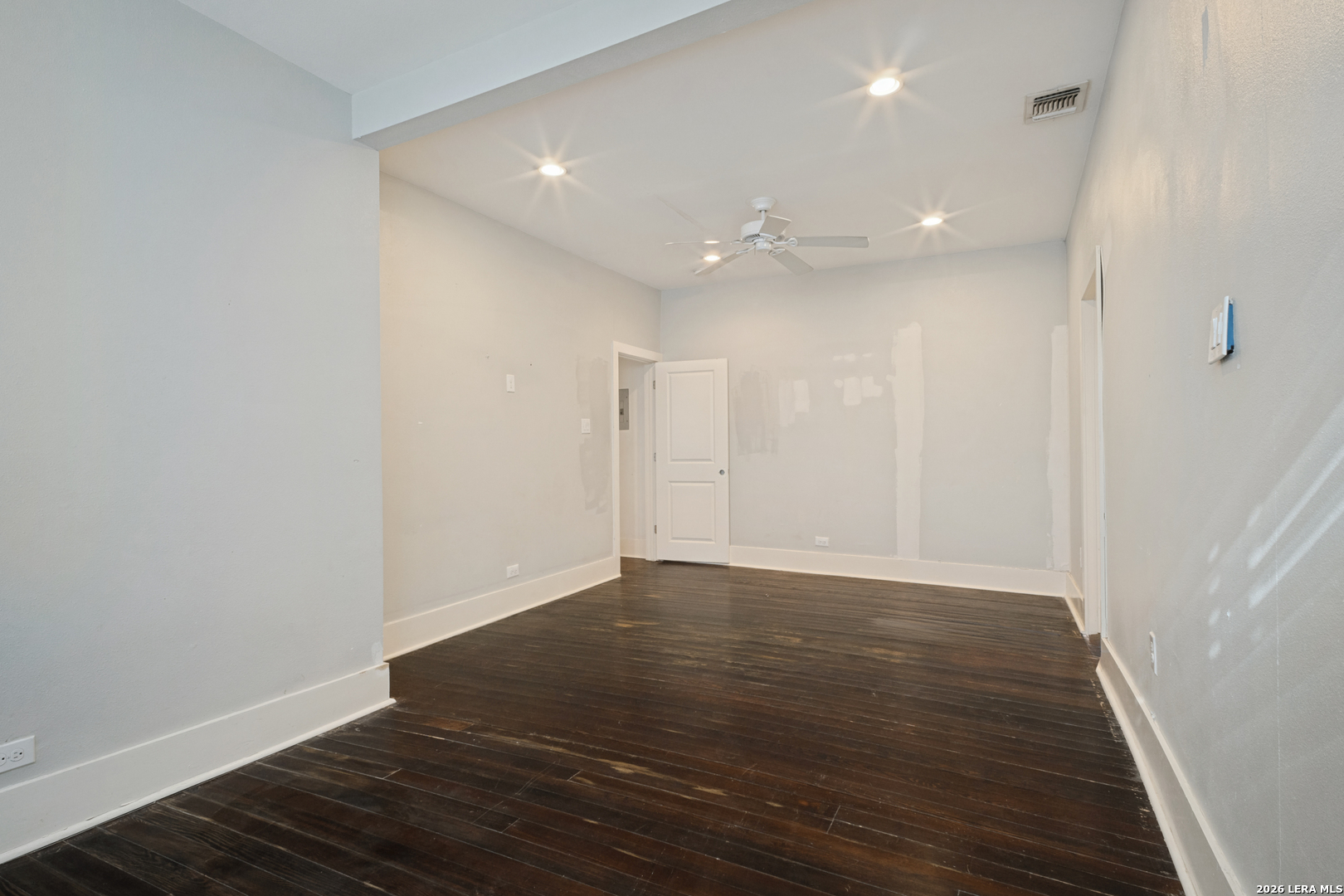 423 Queen Anne Ct