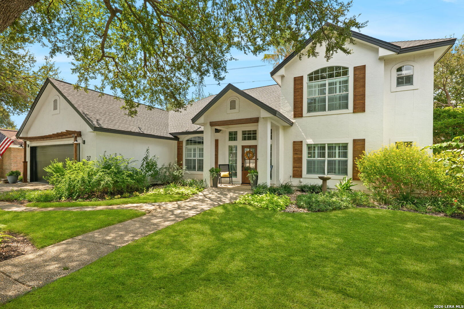 37 INWOOD HEIGHTS DR N