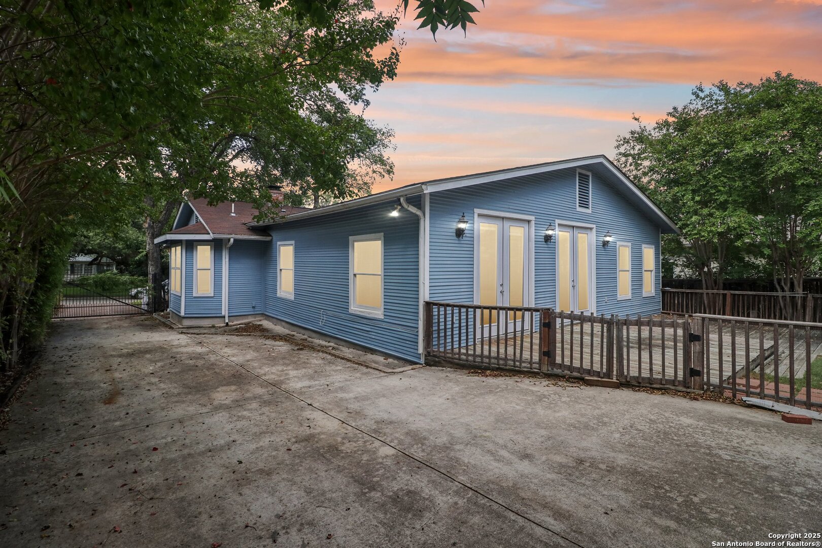838 WILTSHIRE AVE