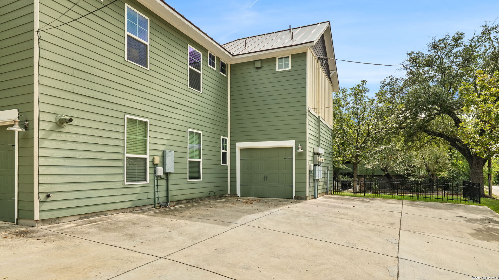 103 Claremont Unit: 102