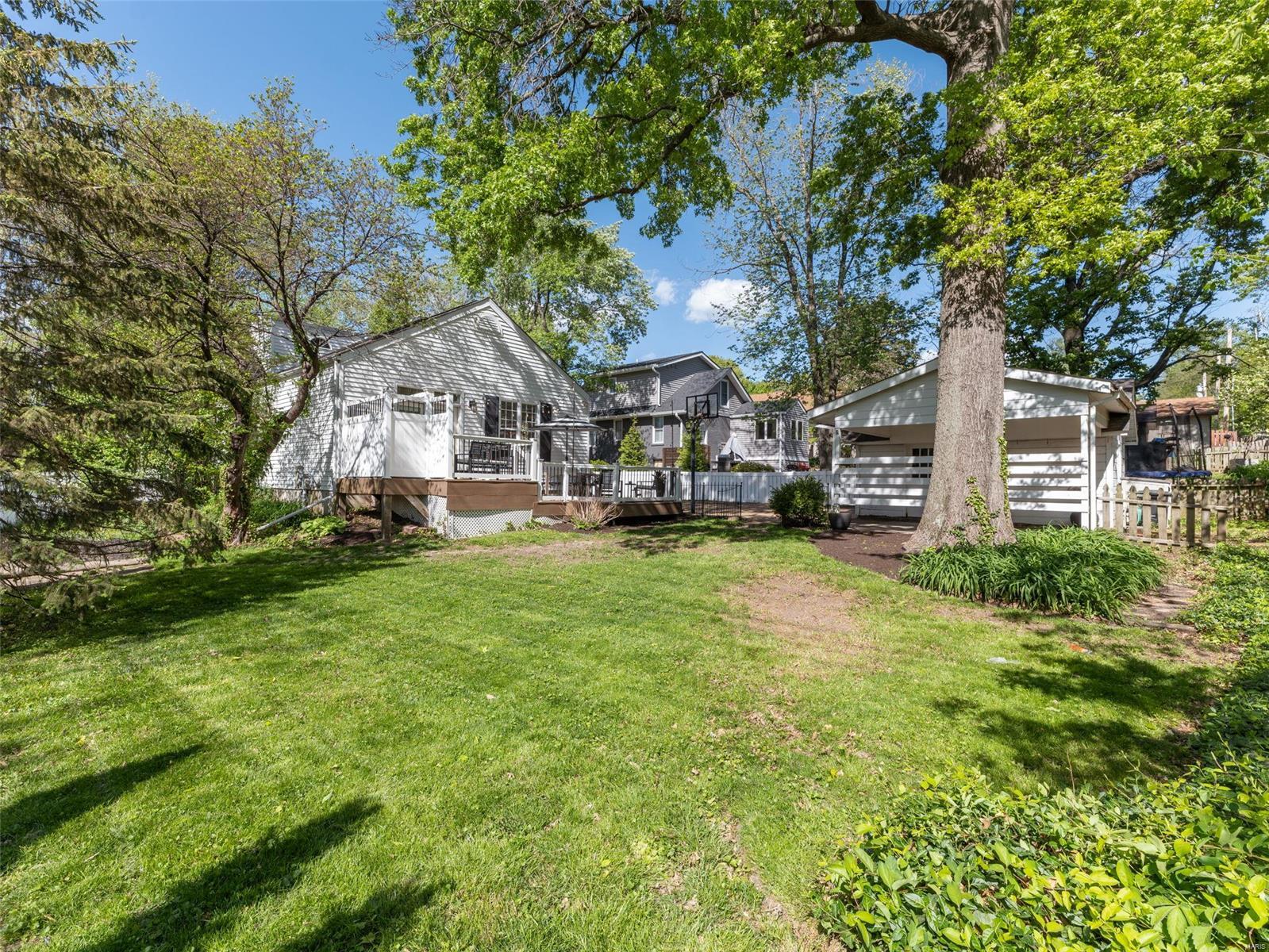 438 Central Place