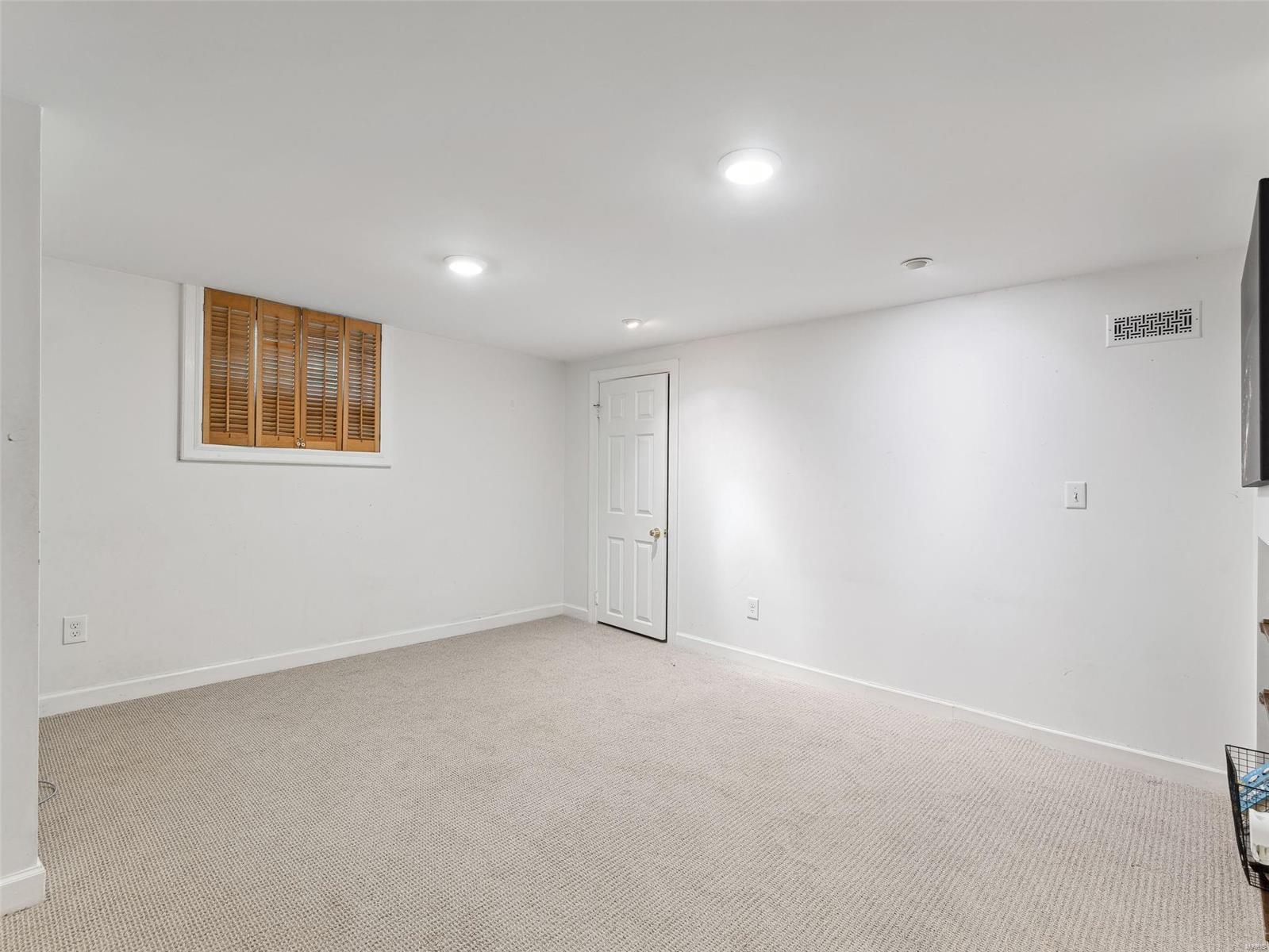 438 Central Place