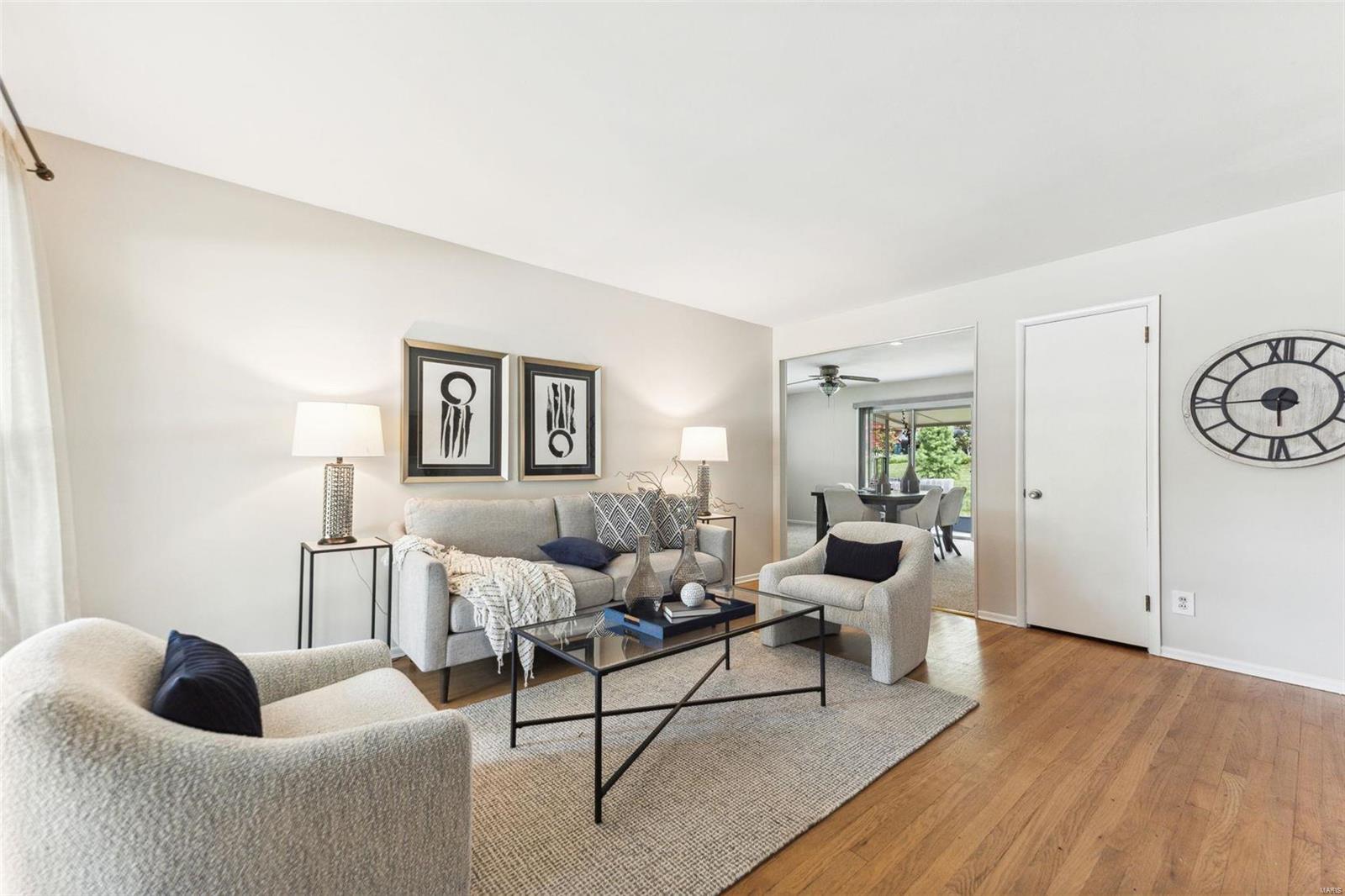 555 W Essex Avenue