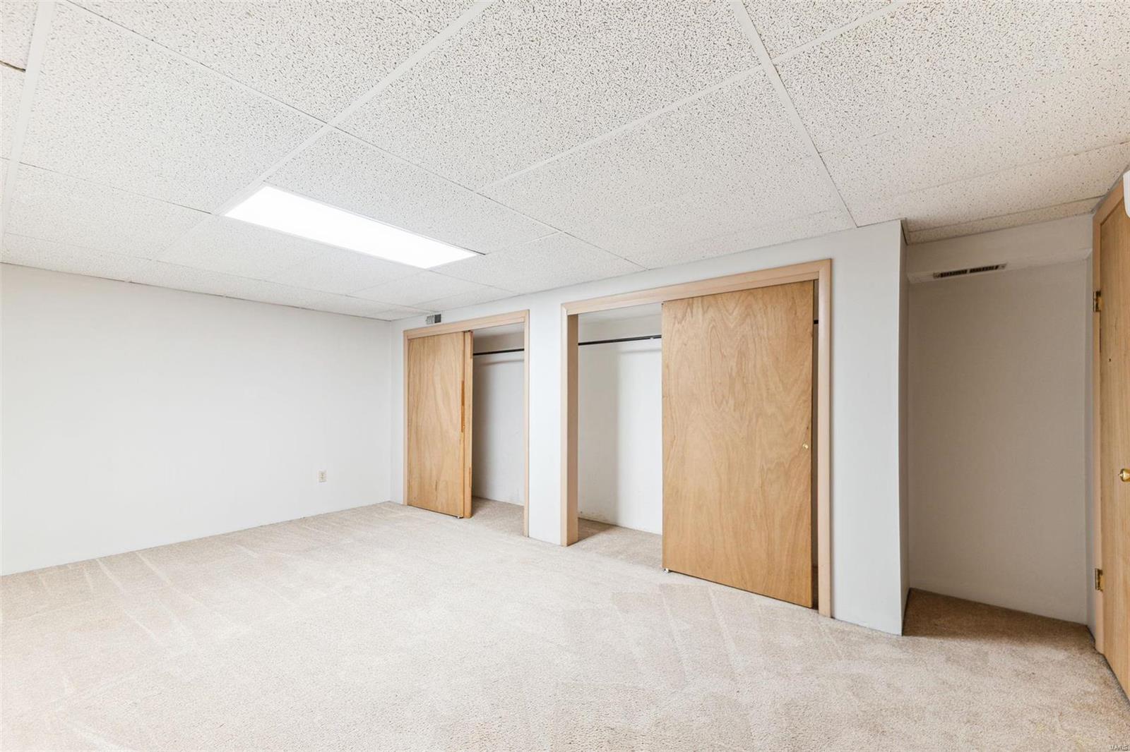 555 W Essex Avenue