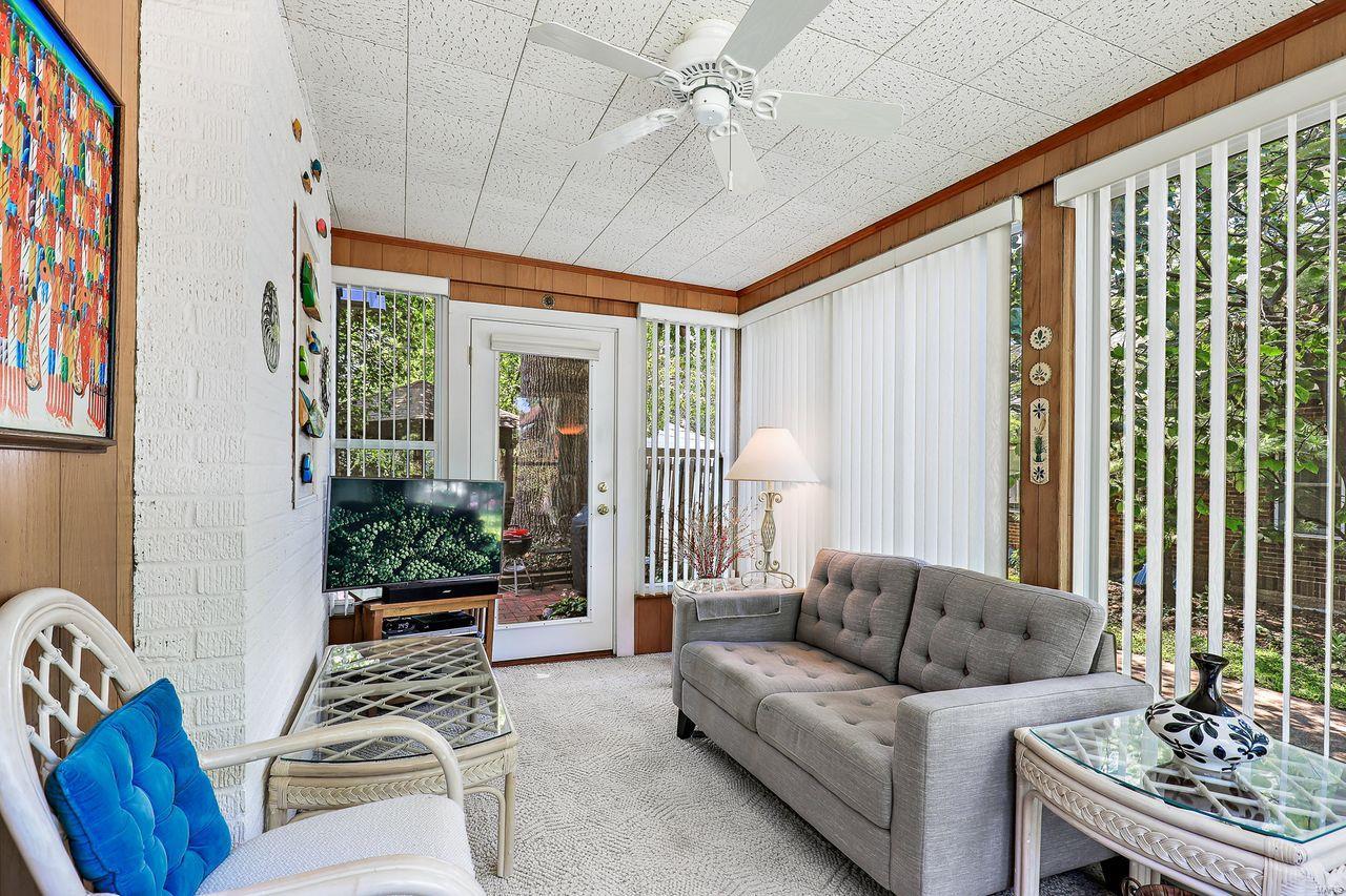 406 Central Place