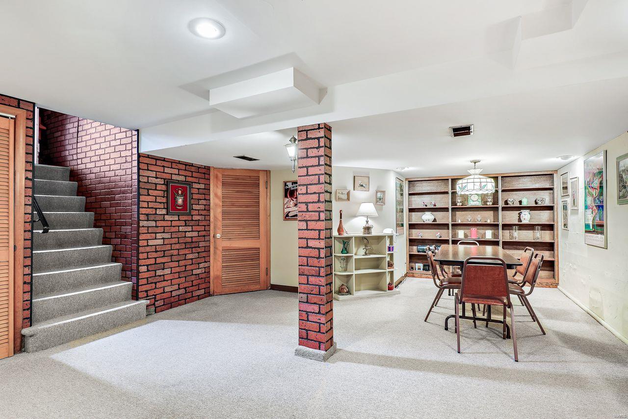 406 Central Place