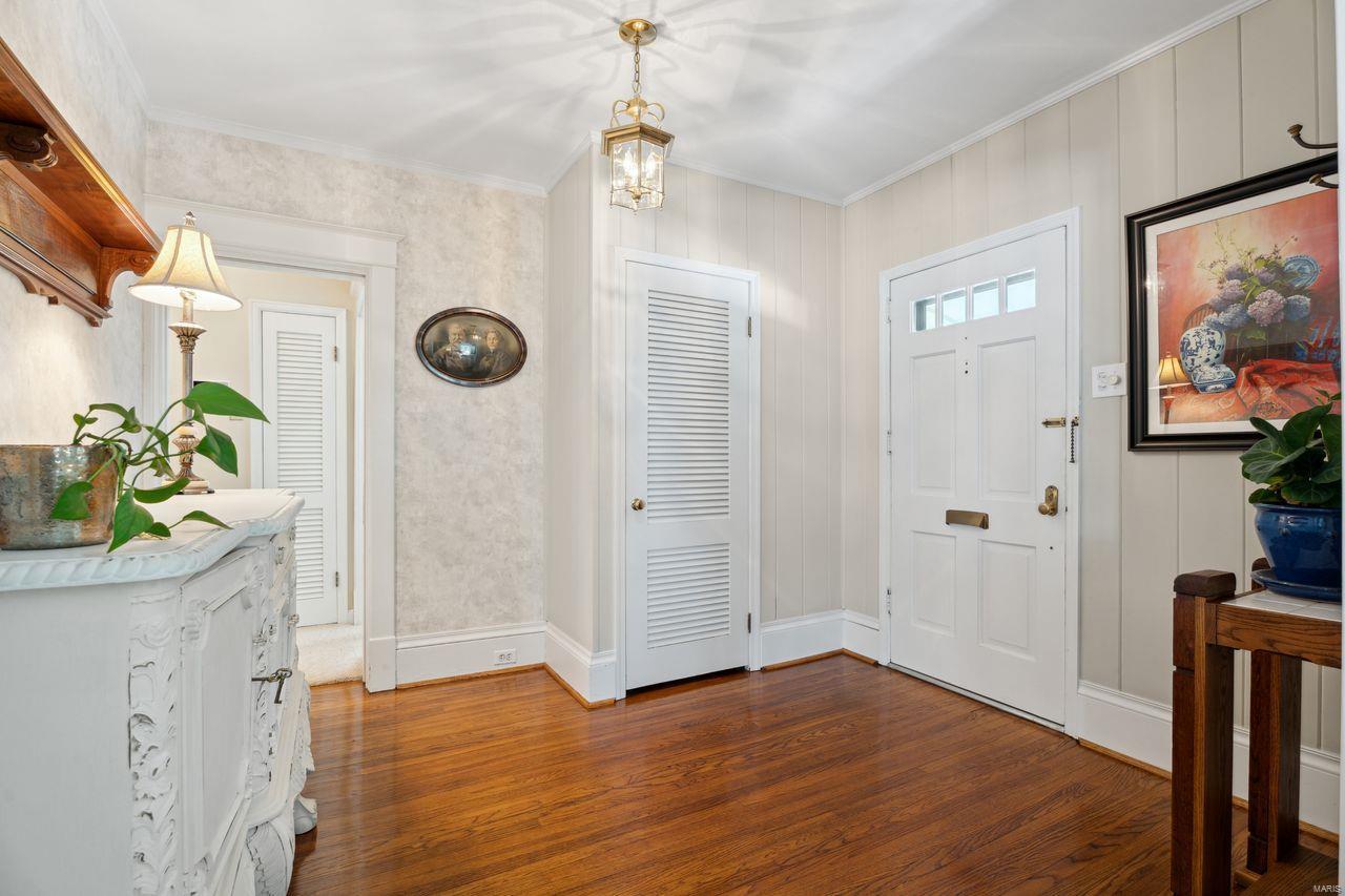319 E Adams Avenue