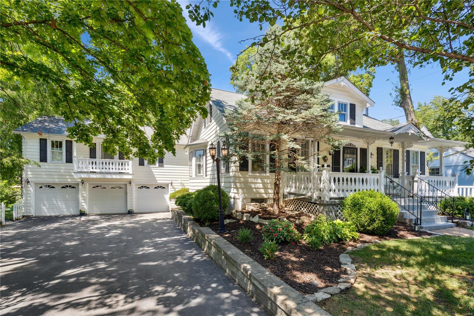 319 E Adams Avenue