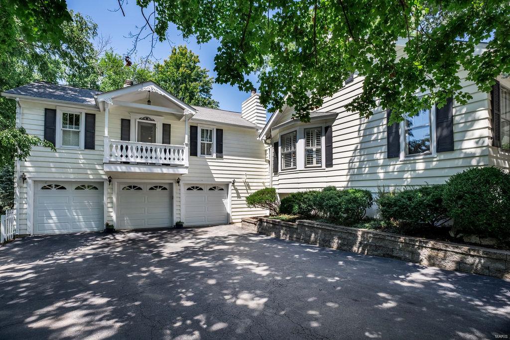 319 E Adams Avenue