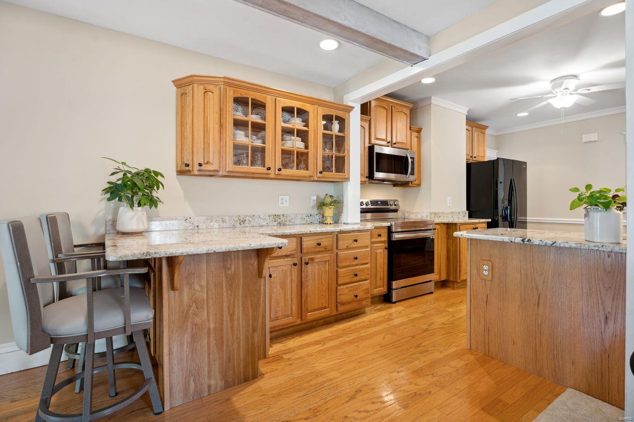 319 E Adams Avenue