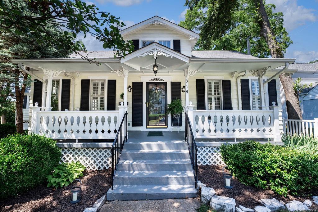 319 E Adams Avenue