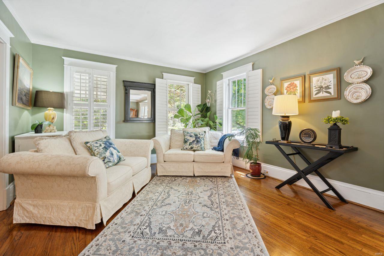 319 E Adams Avenue