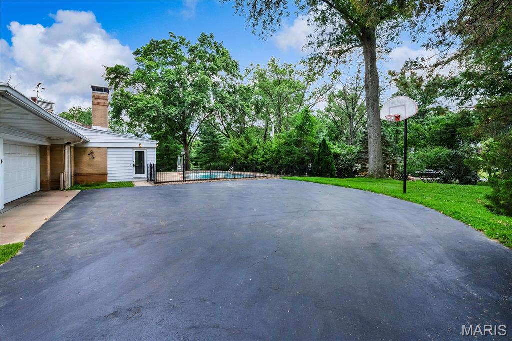17 Country Aire Drive