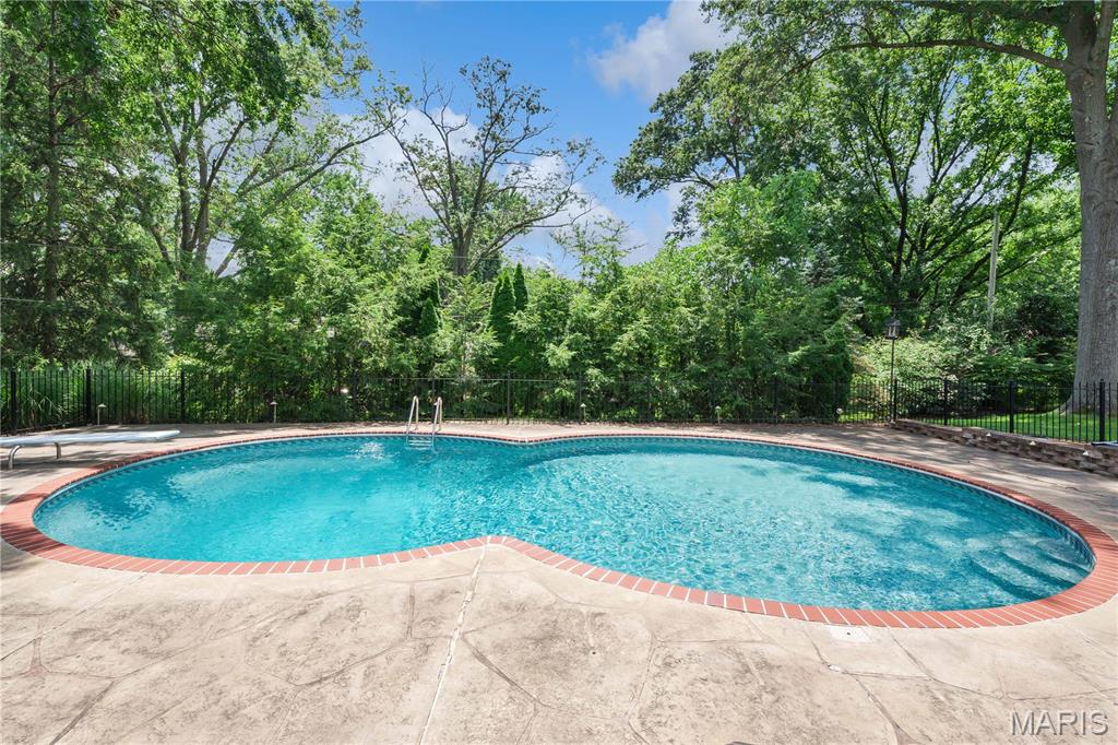 17 Country Aire Drive
