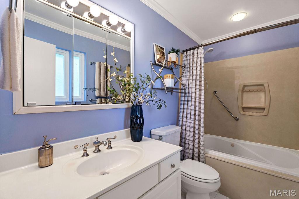 1205 Laven Del Lane