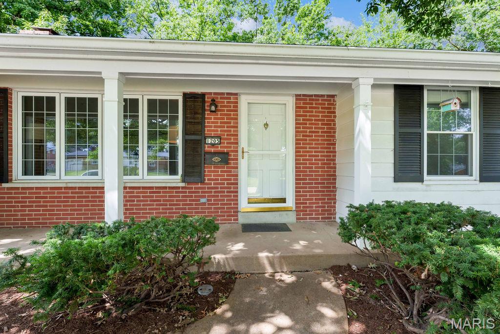 1205 Laven Del Lane