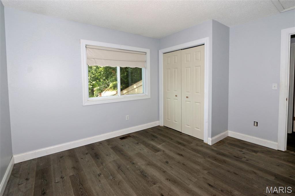 990 Imperial Point