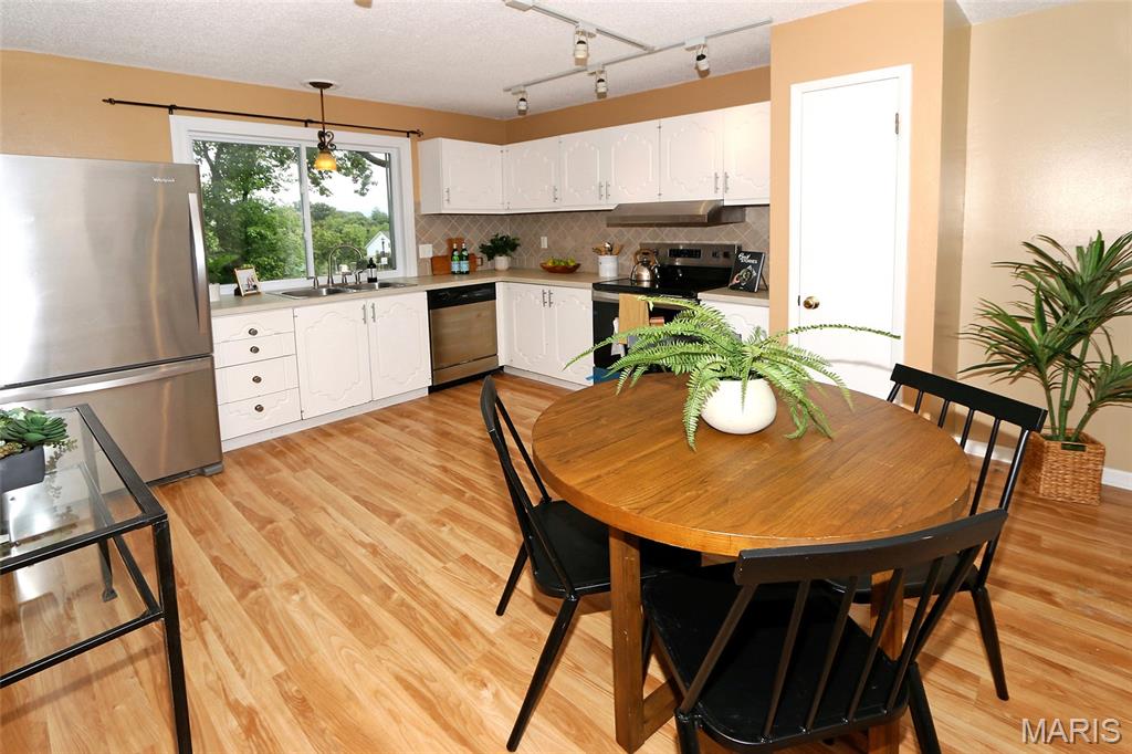 990 Imperial Point