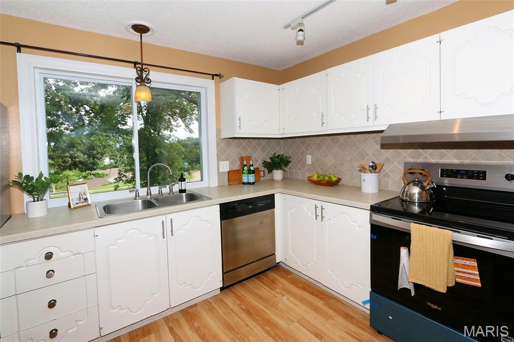 990 Imperial Point