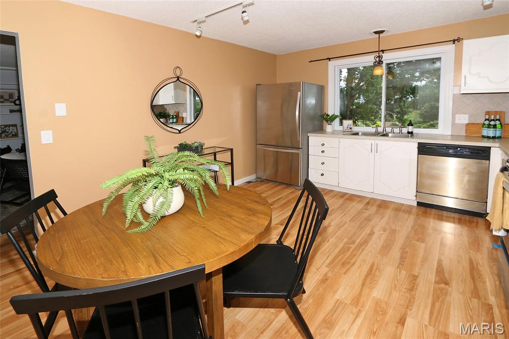 990 Imperial Point