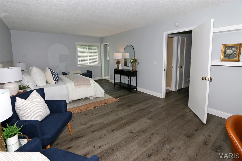 990 Imperial Point