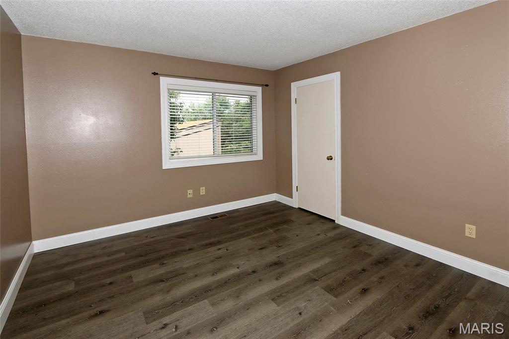 990 Imperial Point