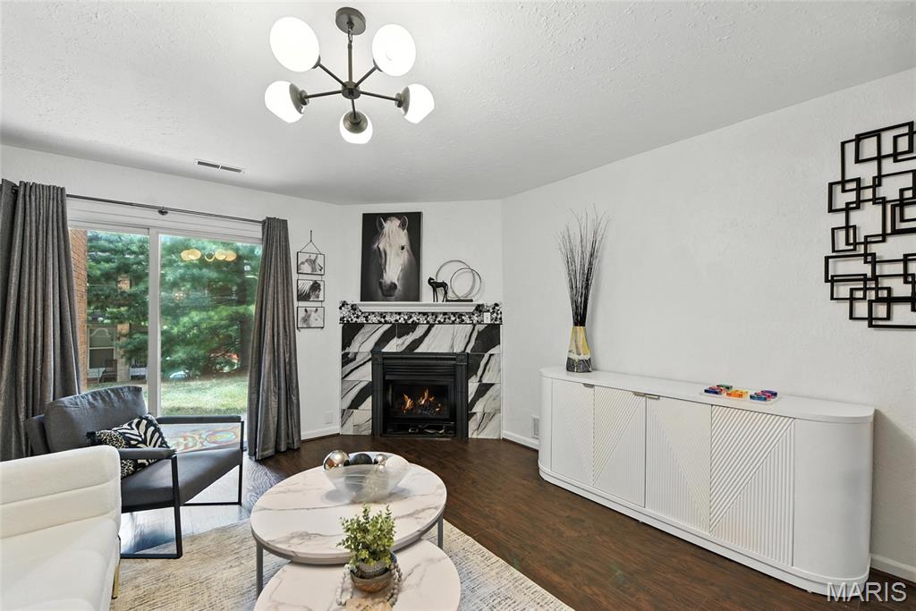 1968 Greenglen Drive Unit: 102