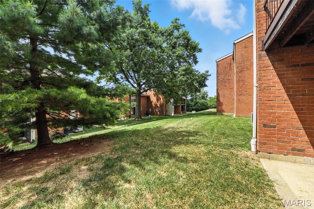 1968 Greenglen Drive Unit: 102