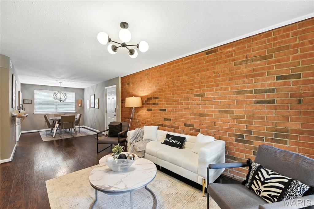 1968 Greenglen Drive Unit: 102
