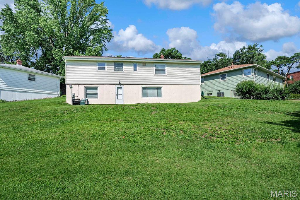 1064 Barry Court