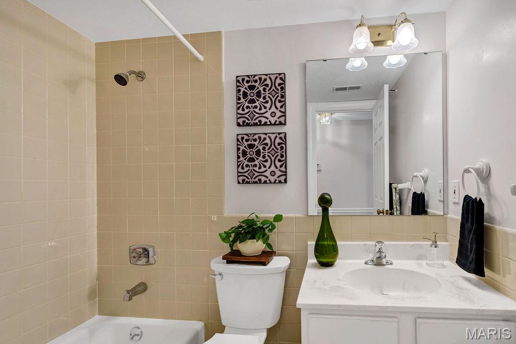 528 N Kirkwood Road Unit: 3B