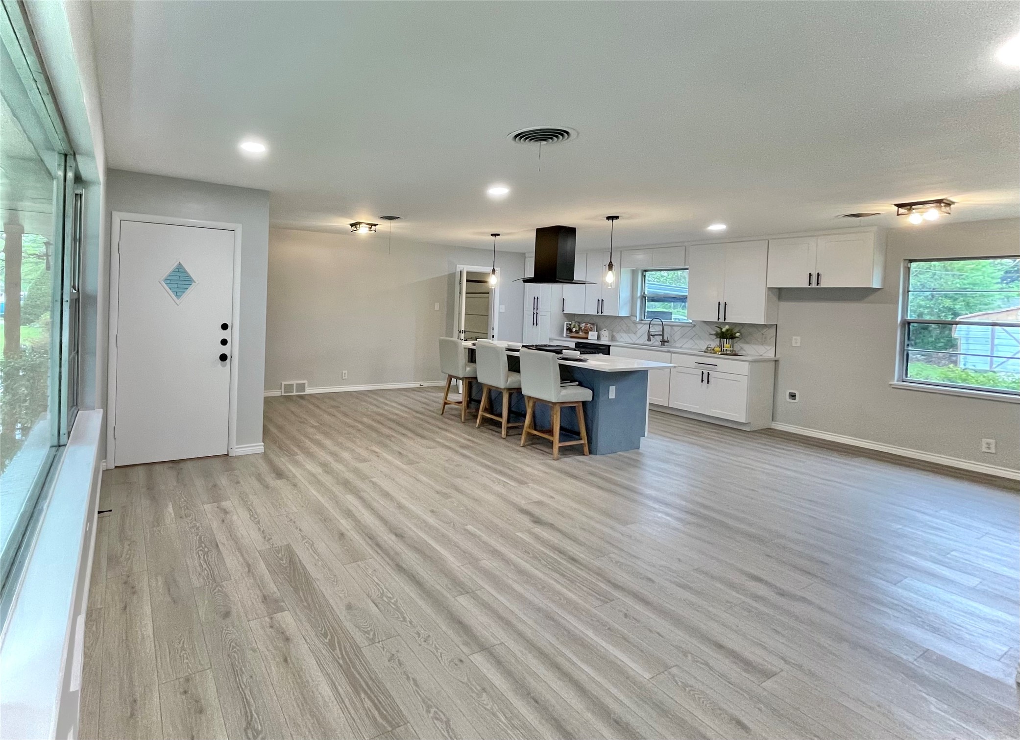 3600 Venice Drive