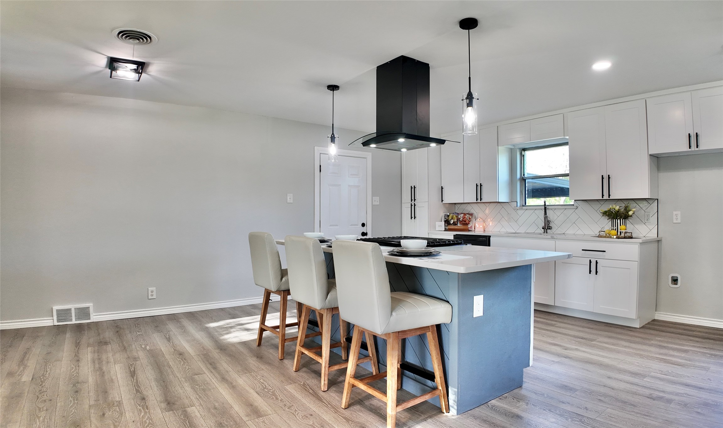 3600 Venice Drive