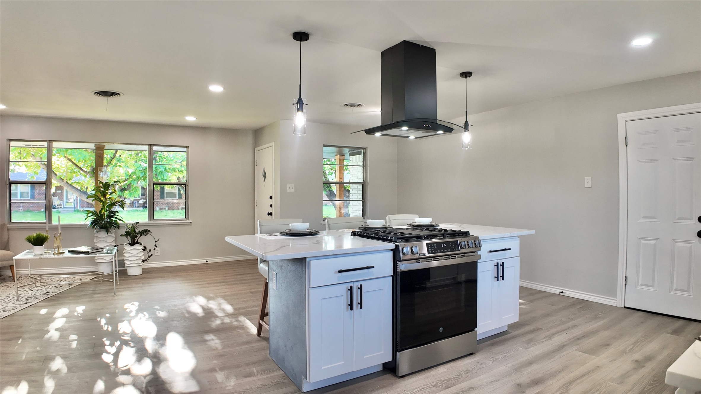 3600 Venice Drive