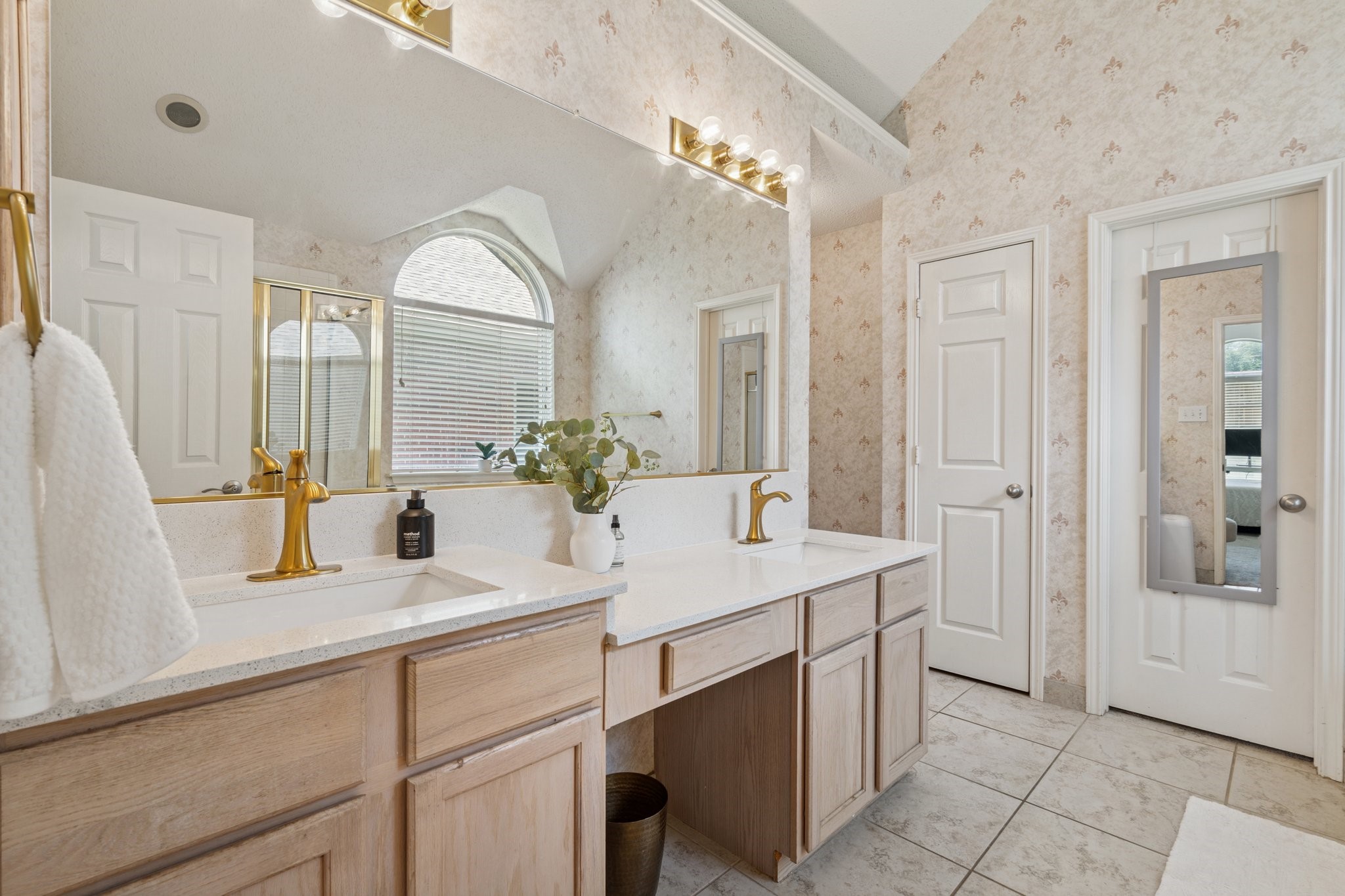 2216 Starleaf Place
