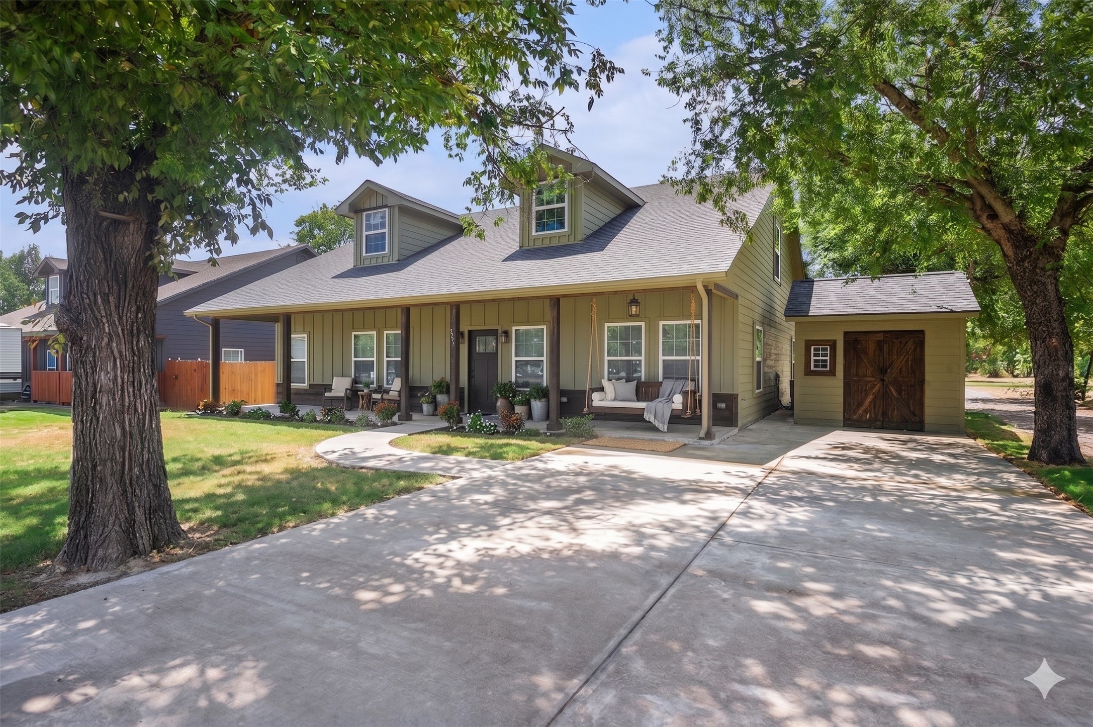 290 E Aurora Street