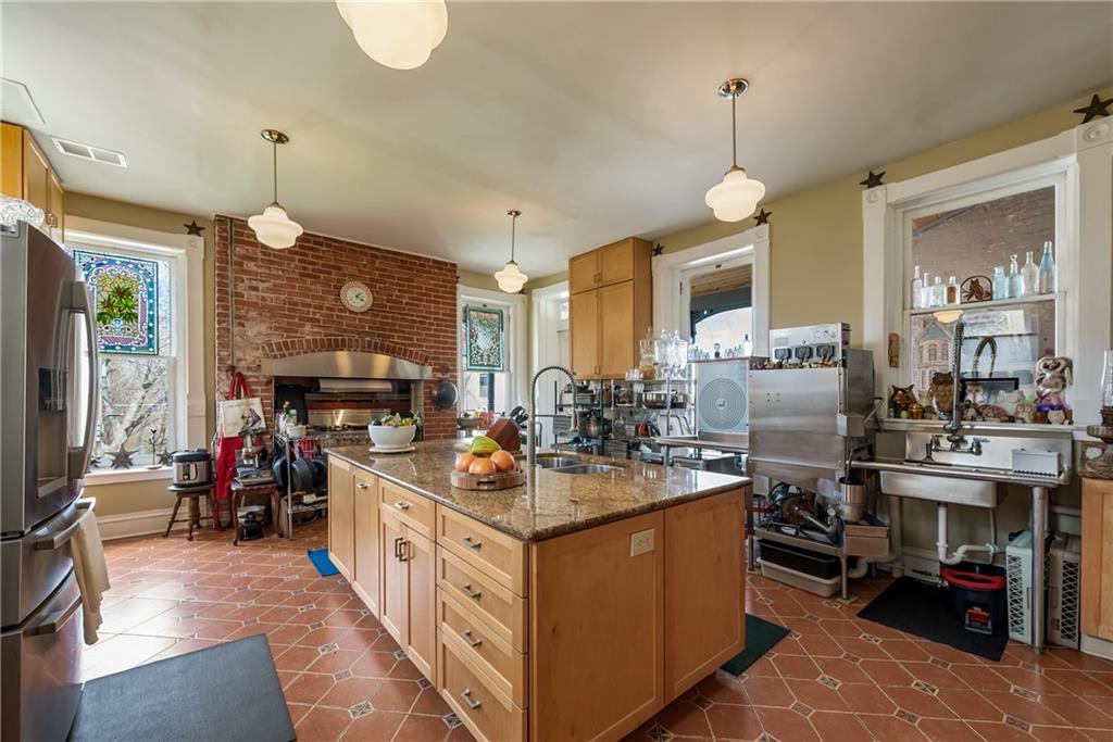 809-819 Hall Street