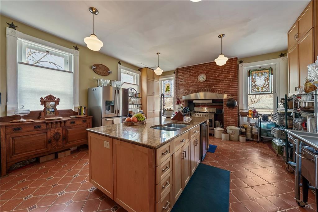 809-819 Hall Street