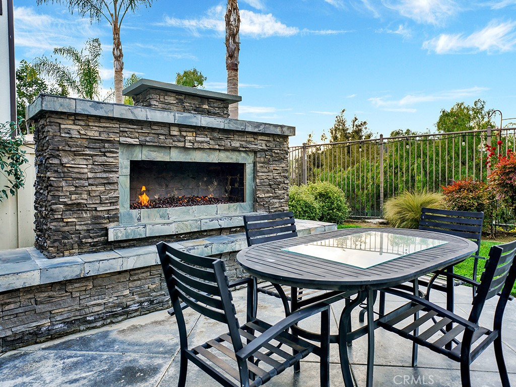 462 Camino Flora