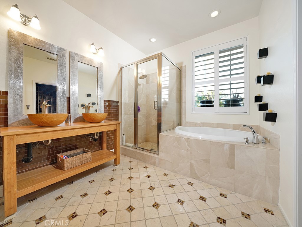 462 Camino Flora