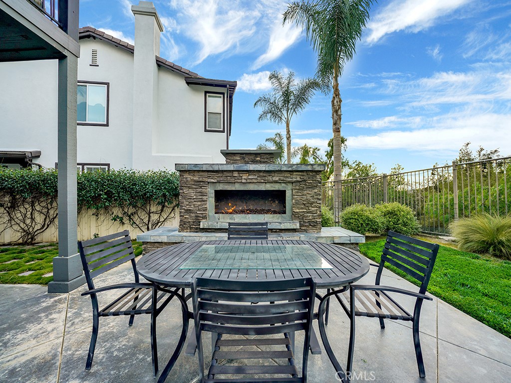 462 Camino Flora