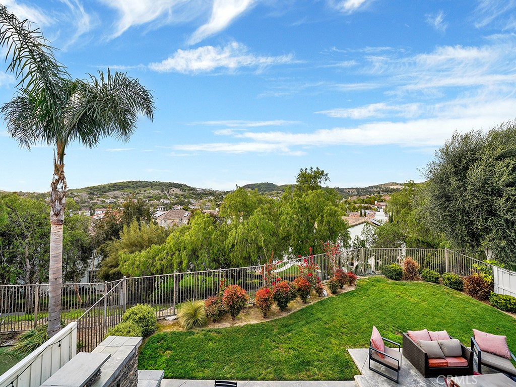 462 Camino Flora